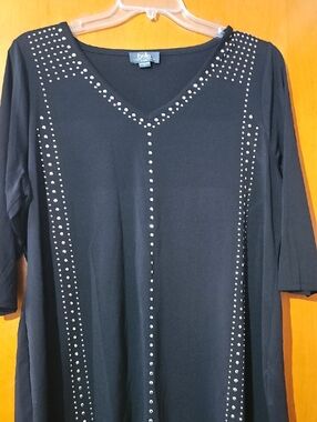 bebe Black V-Neck Studded Tunic Top